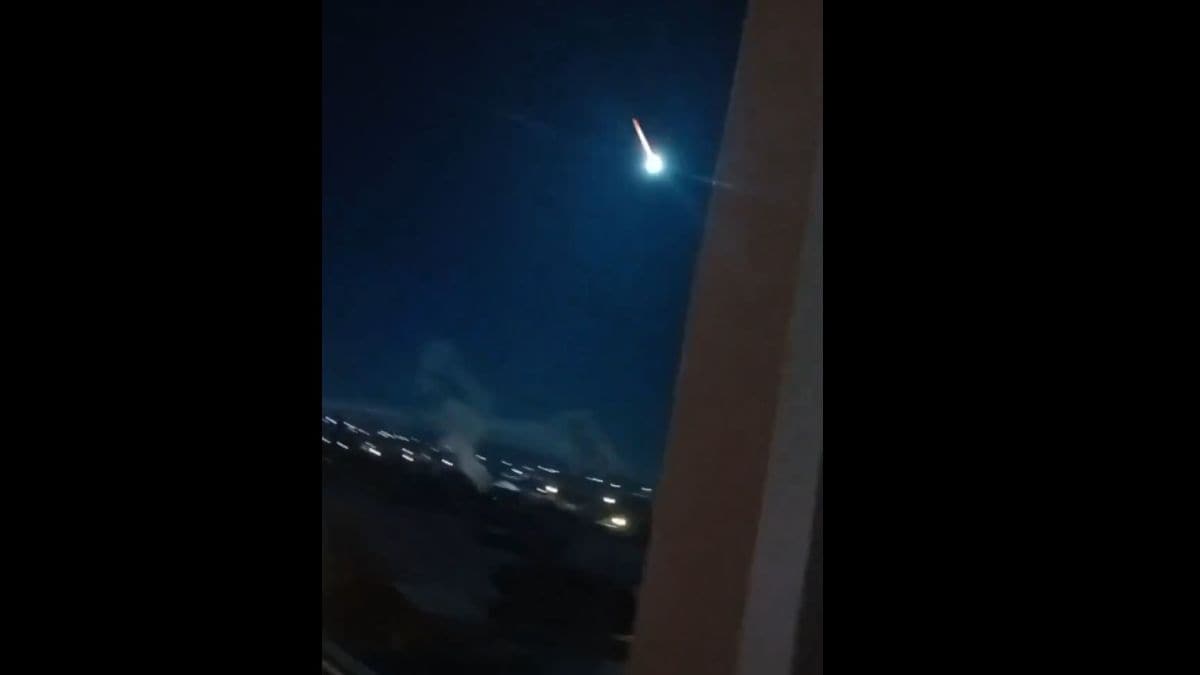 Asteroid burns sky of Russia people stayed awake till midnight video