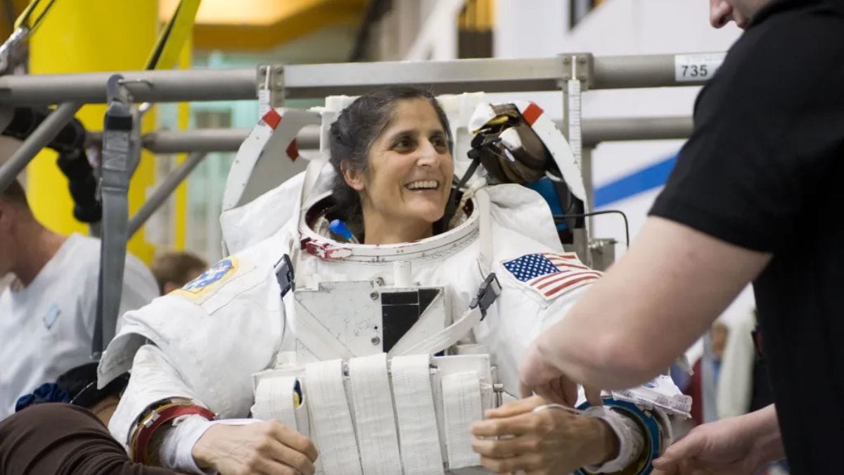 Sunita williams returning to Earth Aboard Spacex Dragon Touchdown Expected at 3:30 am full schedule